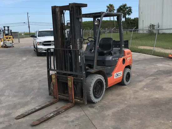 2014 Toyota 8FDU30 Forklift