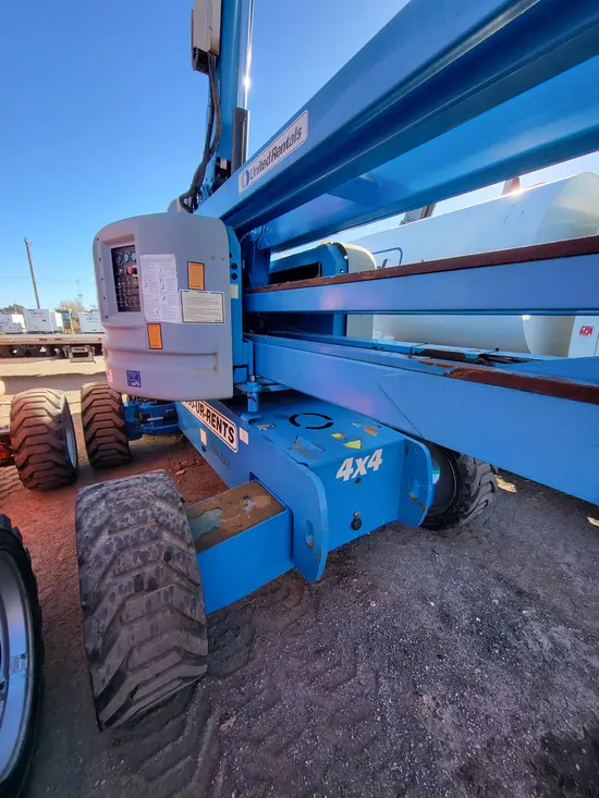 2012 Genie Z-60/34 Articulating Boom Lift