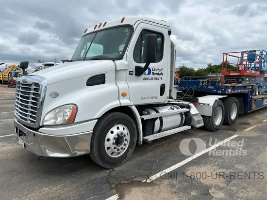 2020 Freightliner CA113DCD6X4
