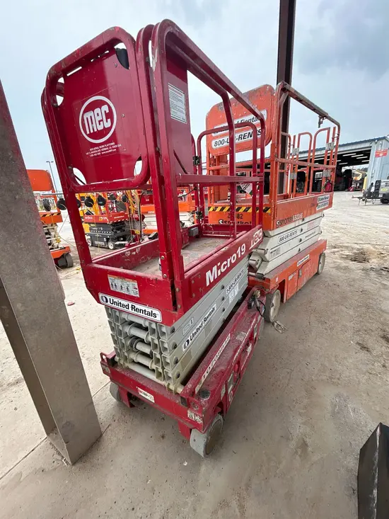 2018 MEC MICRO 19 Scissor Lift