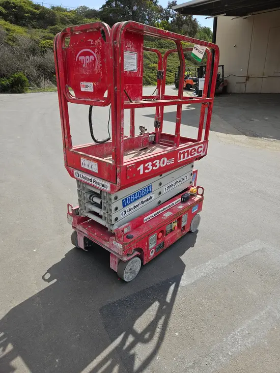 2018 MEC 1330SE Scissor Lift