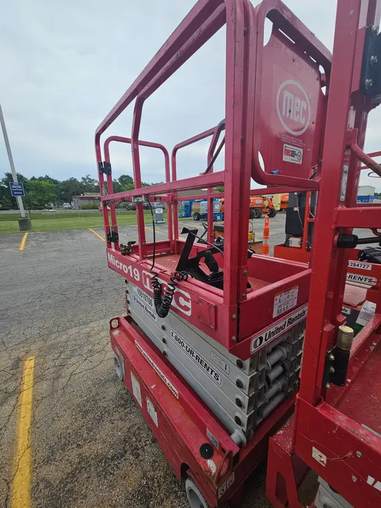 2018 MEC MICRO 19 Scissor Lift