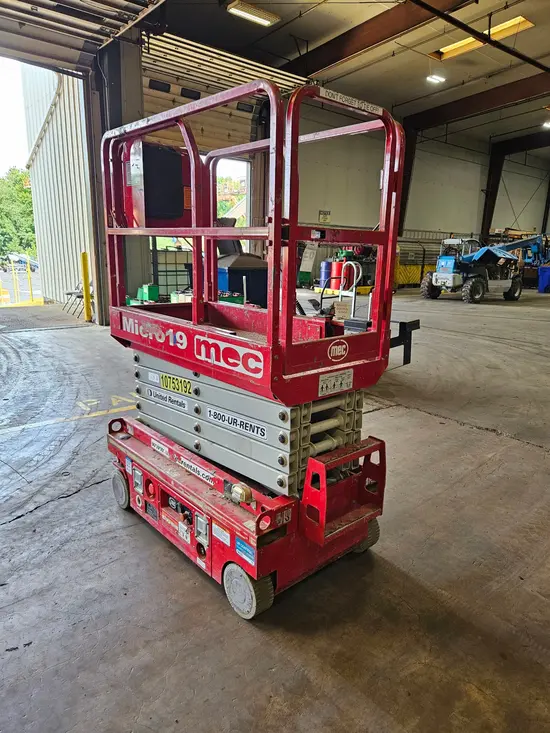 2018 MEC MICRO 19 Scissor Lift