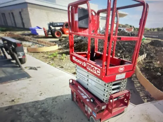 2018 MEC MICRO 19 Scissor Lift