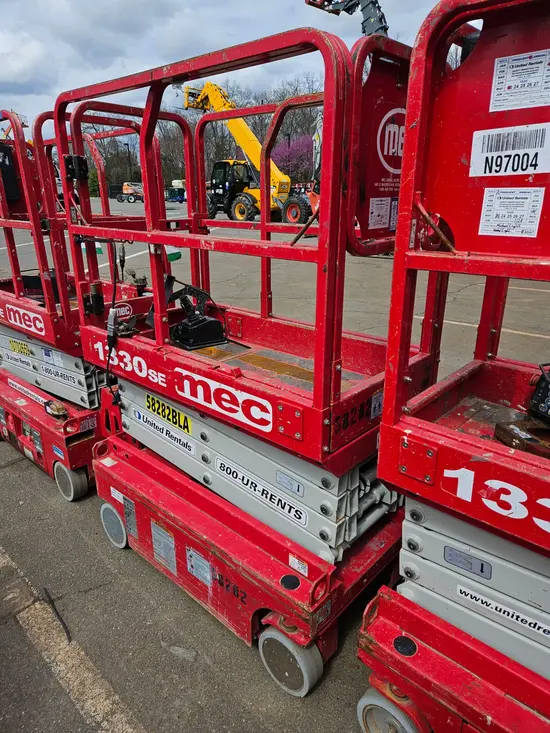 2018 MEC 1330SE Scissor Lift