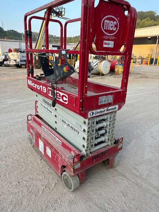 2018 MEC MICRO 19 Scissor Lift