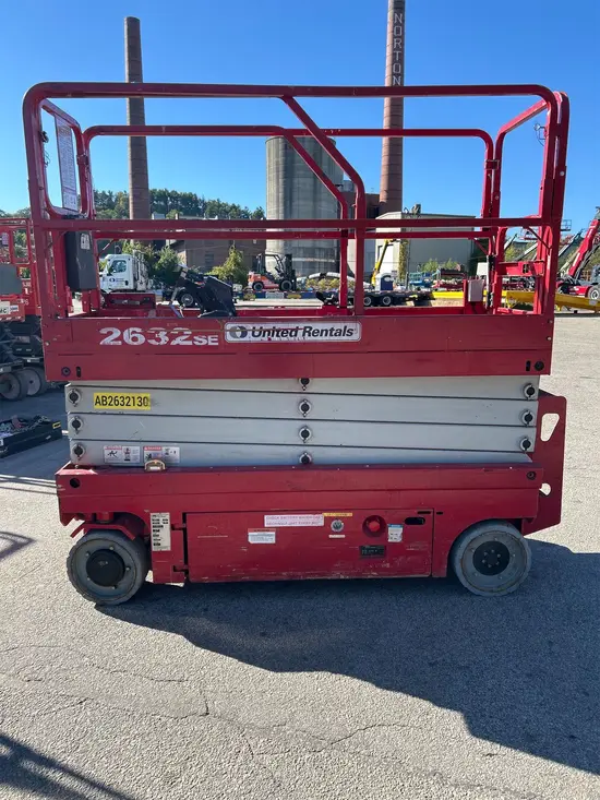 2017 MEC 2632SE Scissor Lift