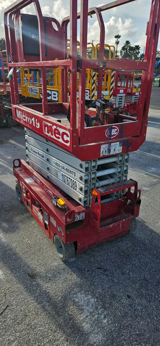 2018 MEC MICRO 19 Scissor Lift