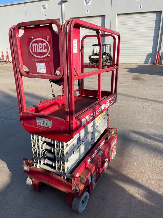 2018 MEC MICRO 19 Scissor Lift