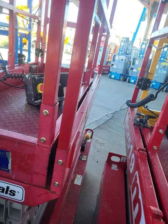 2018 MEC MICRO 19 Scissor Lift