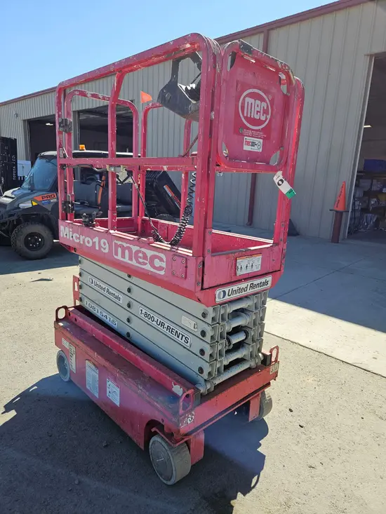 2018 MEC MICRO 19 Scissor Lift