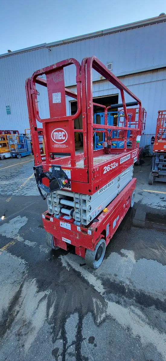 2017 MEC 2632SE Scissor Lift