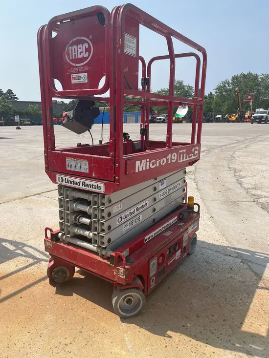 2018 MEC MICRO 19 Scissor Lift