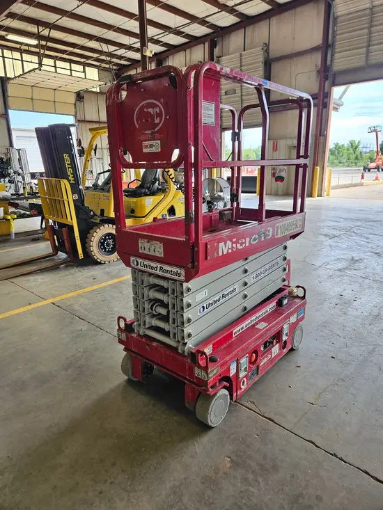 2018 MEC MICRO 19 Scissor Lift