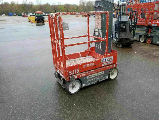 2013 Skyjack SJ16 Self-Propelled One-Person Lift
