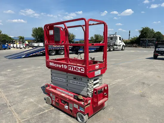 2018 MEC MICRO 19 Scissor Lift
