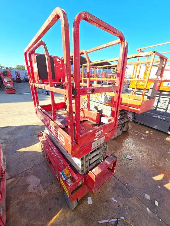 2017 MEC 1330SE Scissor Lift