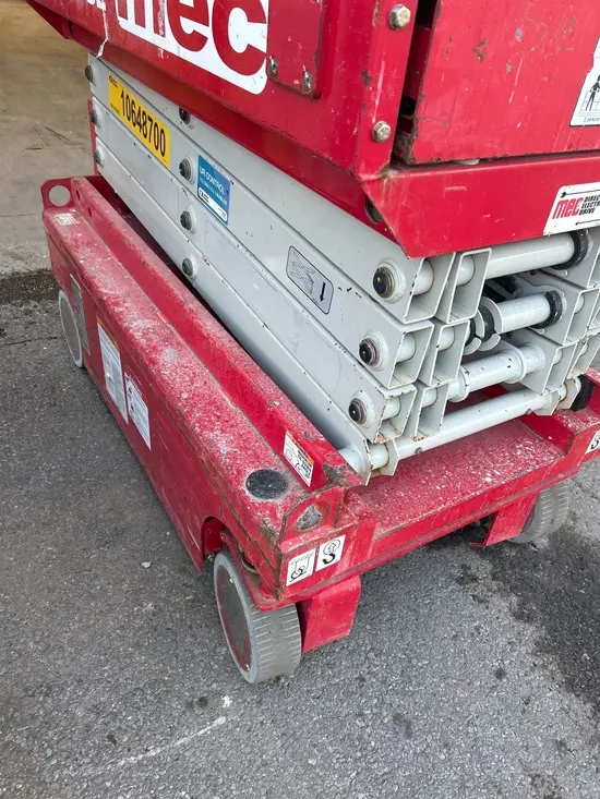 2017 MEC 1330SE Scissor Lift