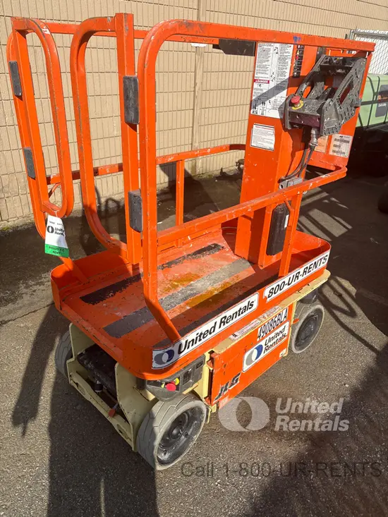2017 JLG 1230ES Self-Propelled One-Person Lift