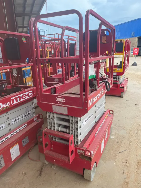 2018 MEC MICRO 19 Scissor Lift