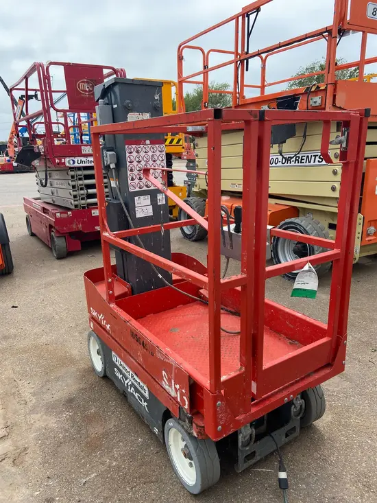 2017 Skyjack SJ16 Self-Propelled One-Person Lift