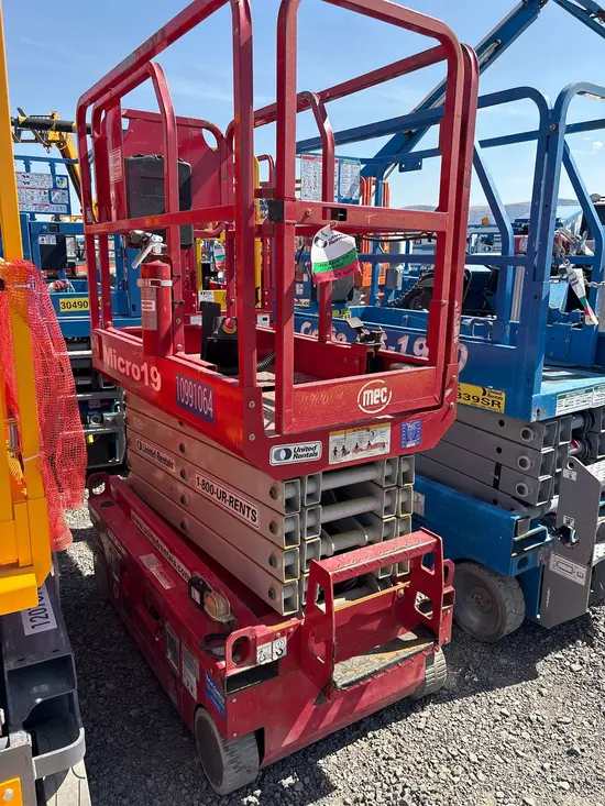 2019 MEC MICRO 19 Scissor Lift