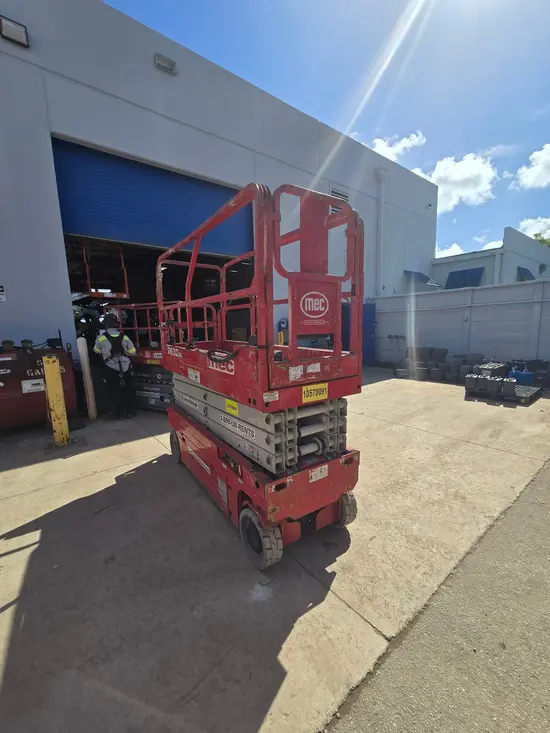 2017 MEC 2632SE Scissor Lift