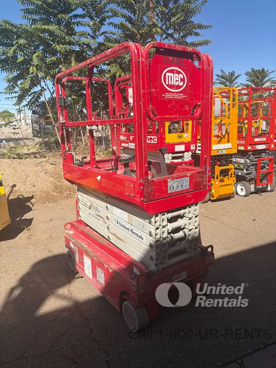 2018 MEC MICRO 19 Scissor Lift