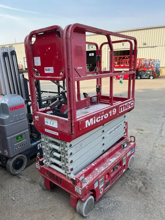 2018 MEC MICRO 19 Scissor Lift