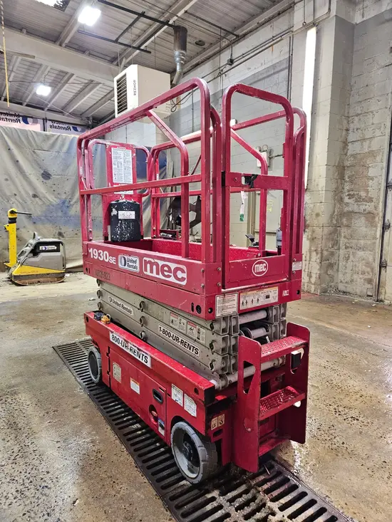 2018 MEC 1930SE Scissor Lift