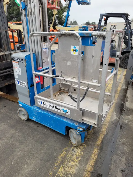 2017 Genie GR-20 Self-Propelled One-Person Lift