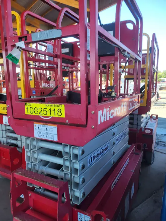 2018 MEC MICRO 19 Scissor Lift