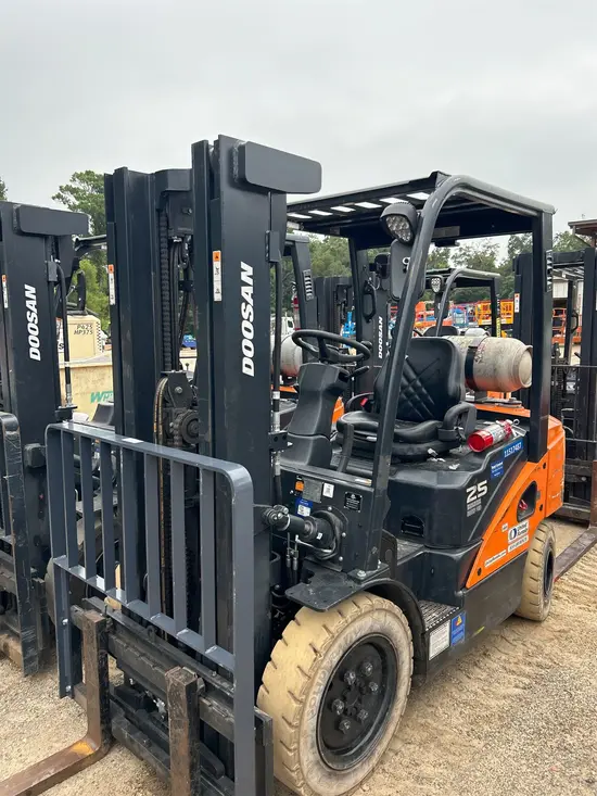 2022 Doosan G25E-7DF Warehouse Forklift
