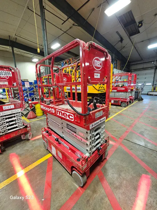 2018 MEC MICRO 19 Scissor Lift