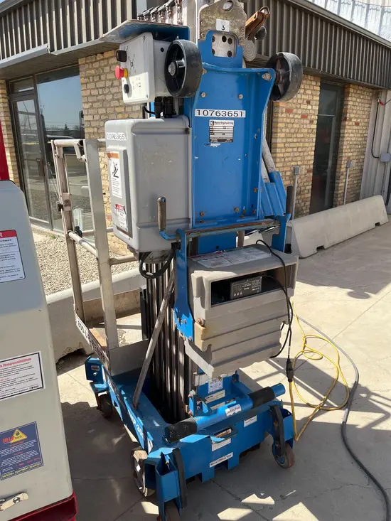 2018 Genie AWP-30SDC Pusharound Lift