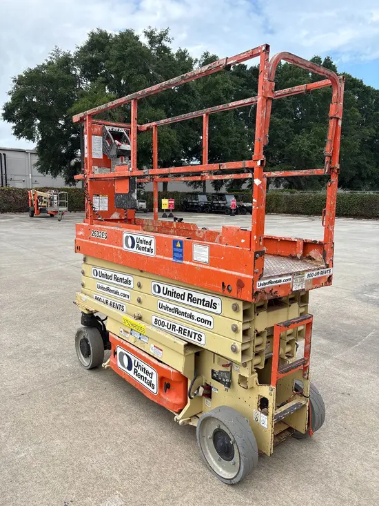 2017 JLG 2632ES Scissor Lift