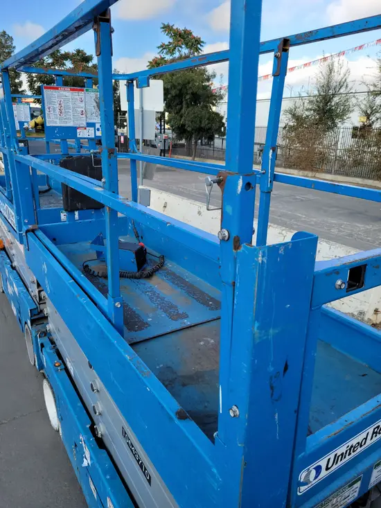 2017 Genie GS-3232 Scissor Lift