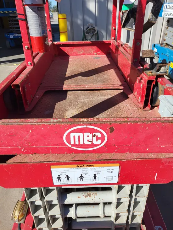 2018 MEC MICRO 19 Scissor Lift