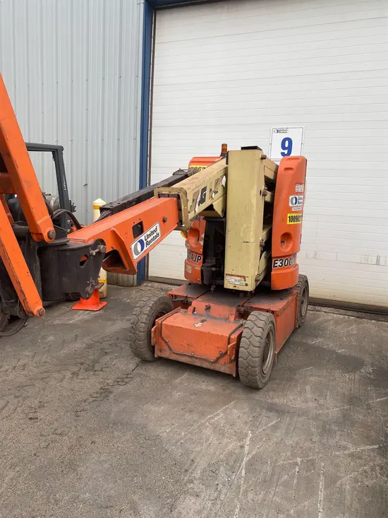 2012 JLG E300AJP Articulating Boom Lift