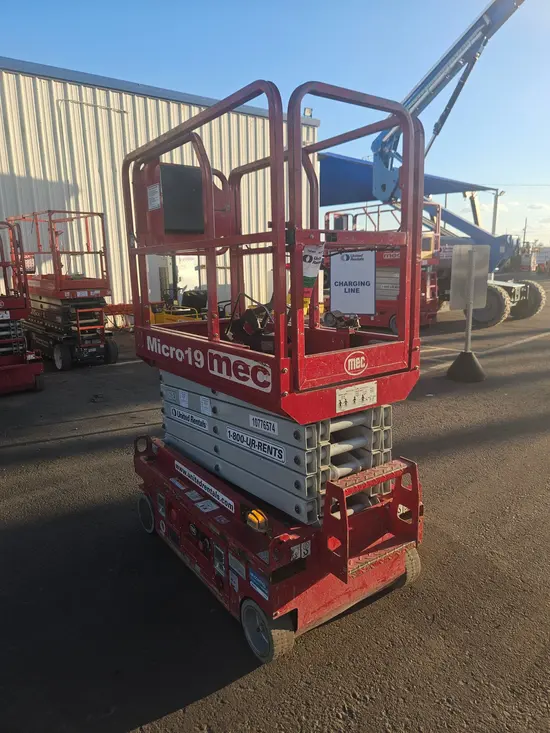 2018 MEC MICRO 19 Scissor Lift