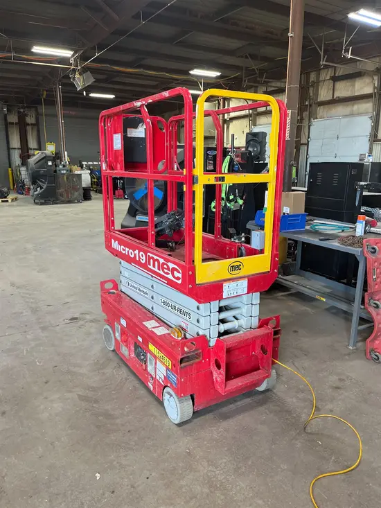 2022 MEC MICRO 19 Scissor Lift