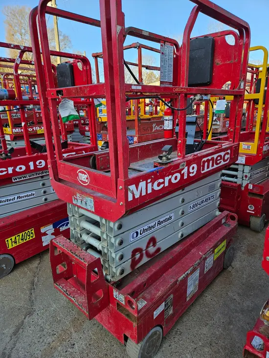 2017 MEC MICRO 19 Scissor Lift