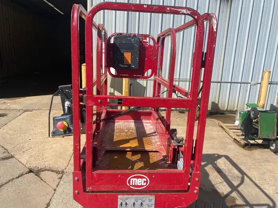 2018 MEC MICRO 19 Scissor Lift