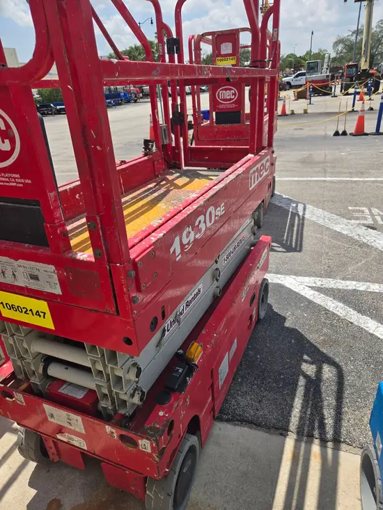 2017 MEC 1930SE Scissor Lift