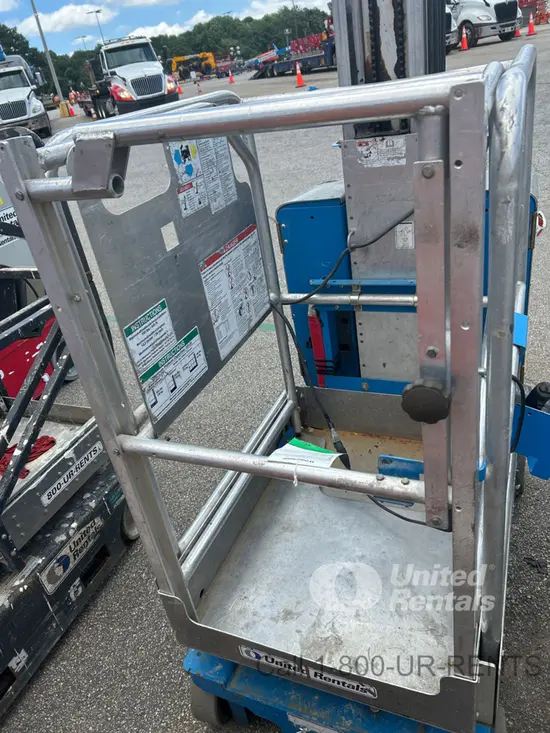 2017 Genie GR-20 Self-Propelled One-Person Lift