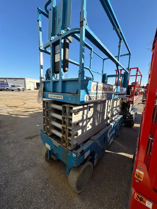 2017 Genie GS-3232 Scissor Lift