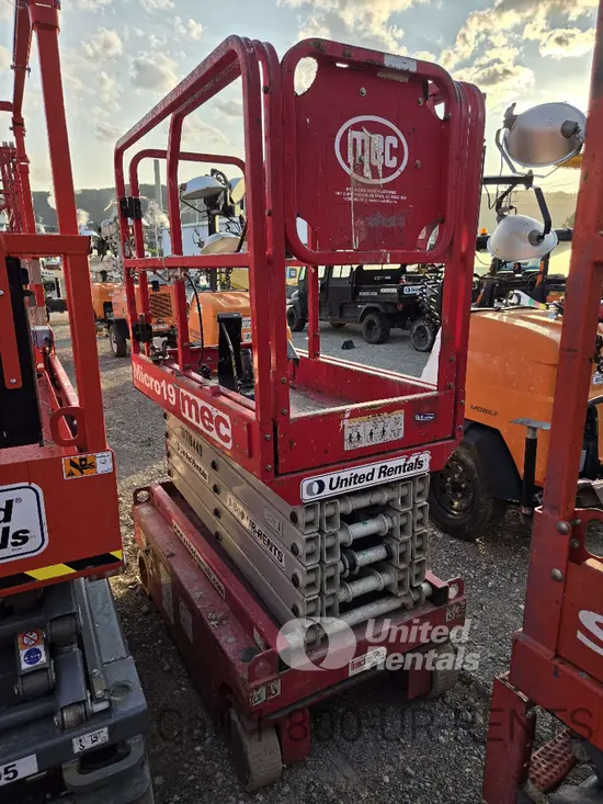 2018 MEC MICRO 19 Scissor Lift