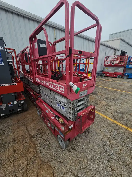 2018 MEC MICRO 19 Scissor Lift