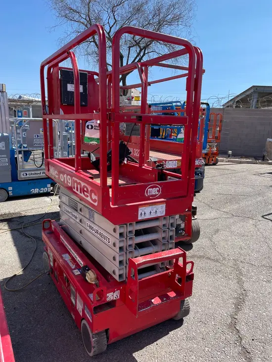 2019 MEC MICRO 19 Scissor Lift