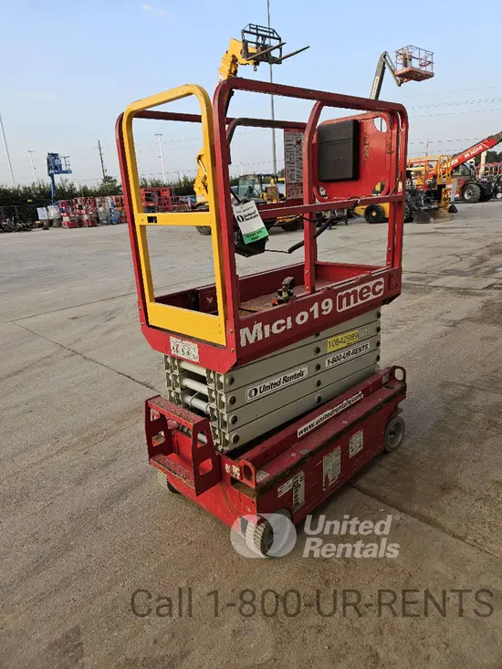 2018 MEC MICRO 19 Scissor Lift